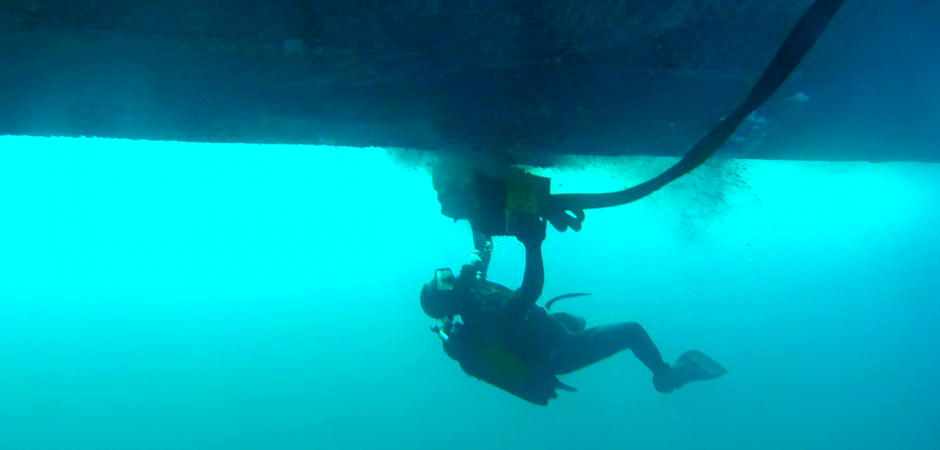 Services underwater hull cleaning